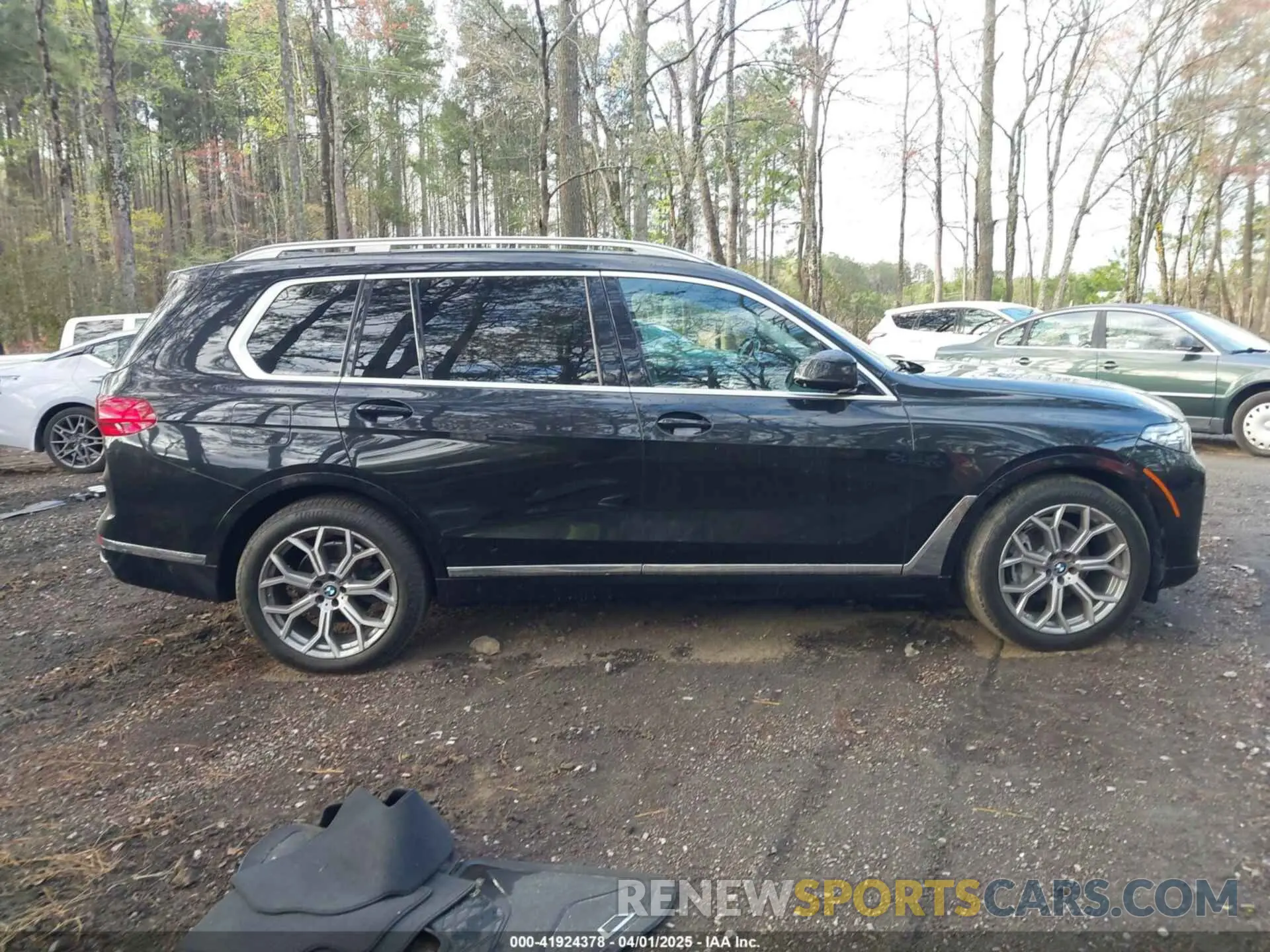13 Photograph of a damaged car 5UXCW2C08L9A02096 BMW X7 2020