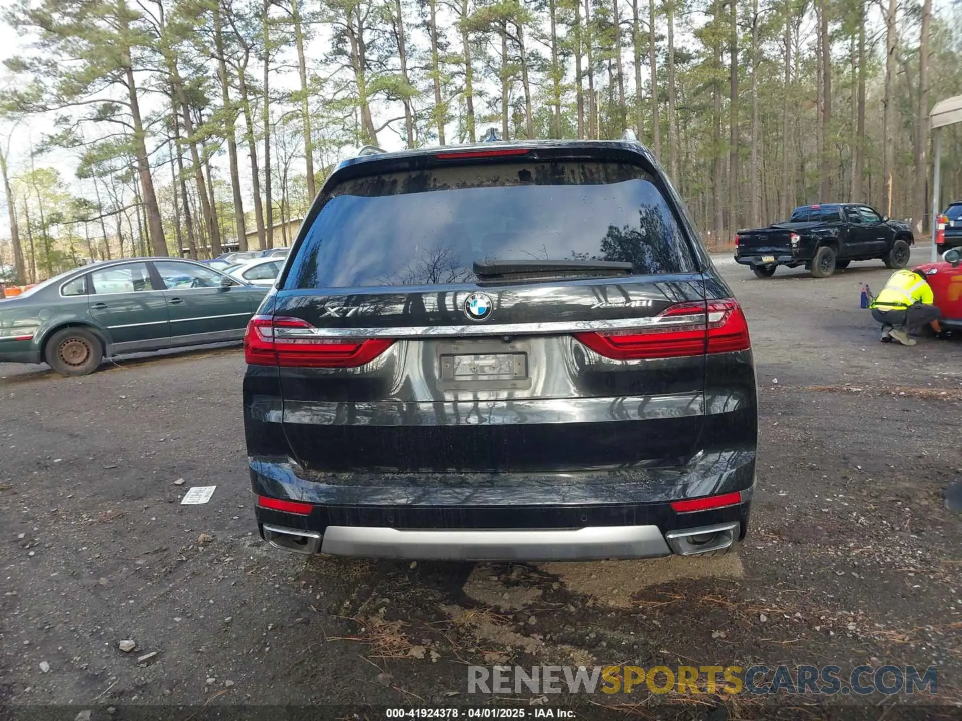 16 Photograph of a damaged car 5UXCW2C08L9A02096 BMW X7 2020