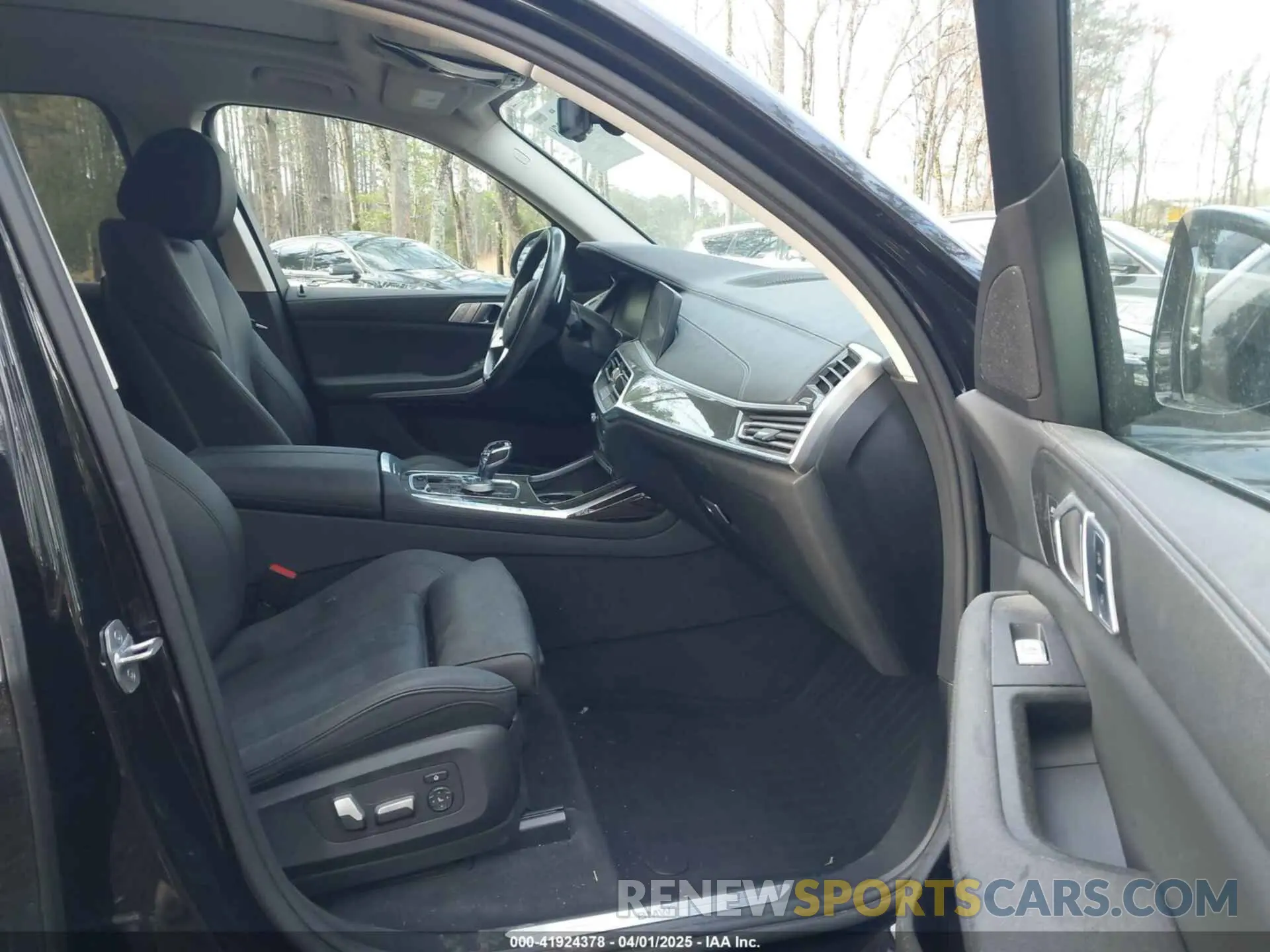 5 Photograph of a damaged car 5UXCW2C08L9A02096 BMW X7 2020
