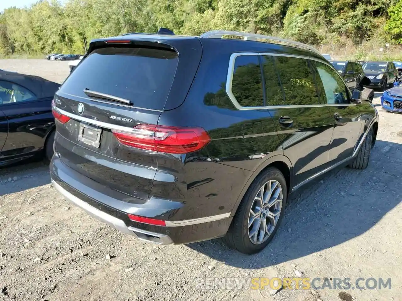 4 Photograph of a damaged car 5UXCW2C08L9B45906 BMW X7 2020