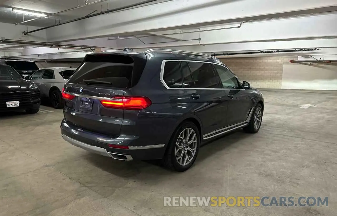 4 Photograph of a damaged car 5UXCW2C08L9B92806 BMW X7 2020
