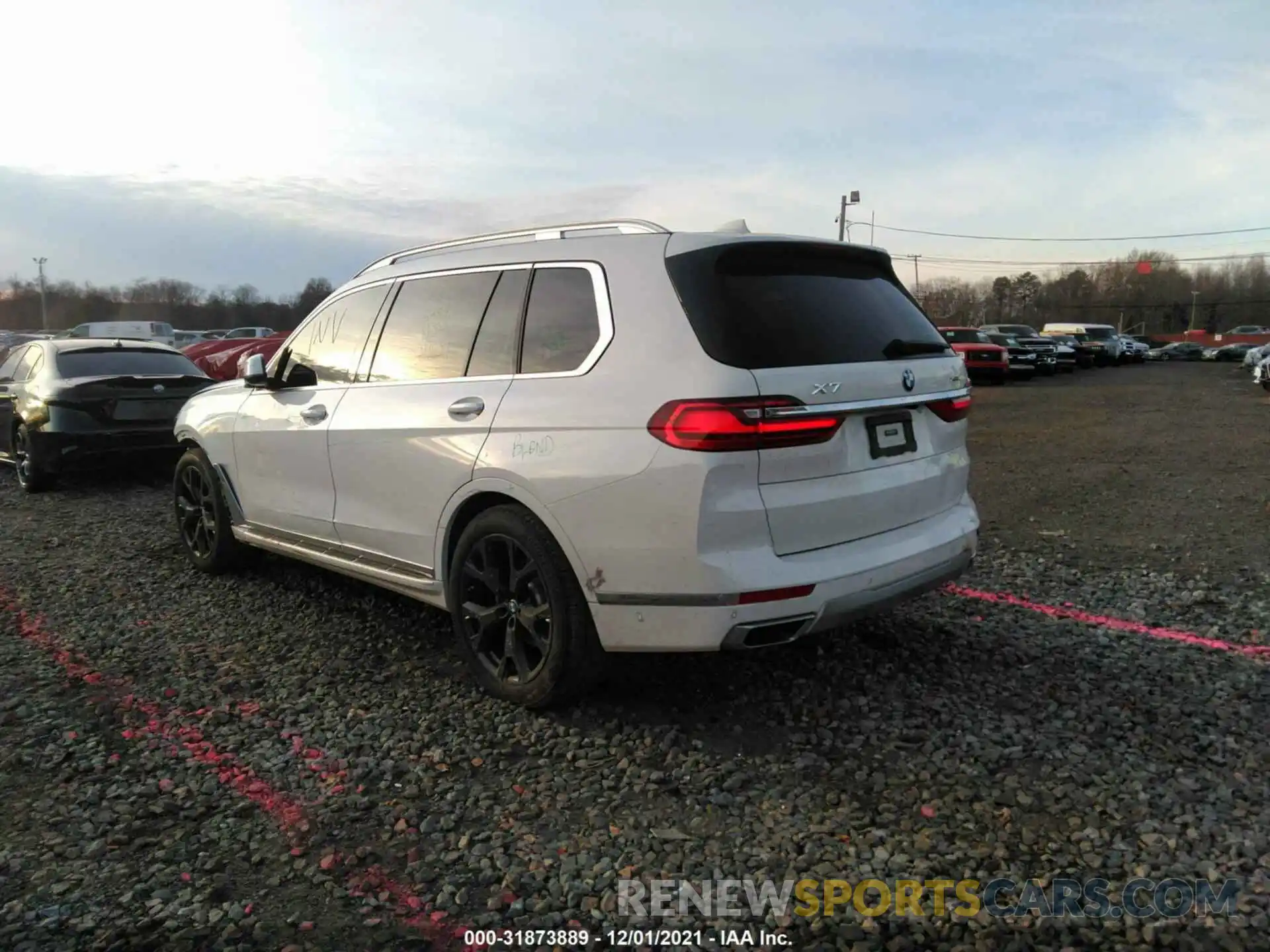 3 Photograph of a damaged car 5UXCW2C08L9C07269 BMW X7 2020