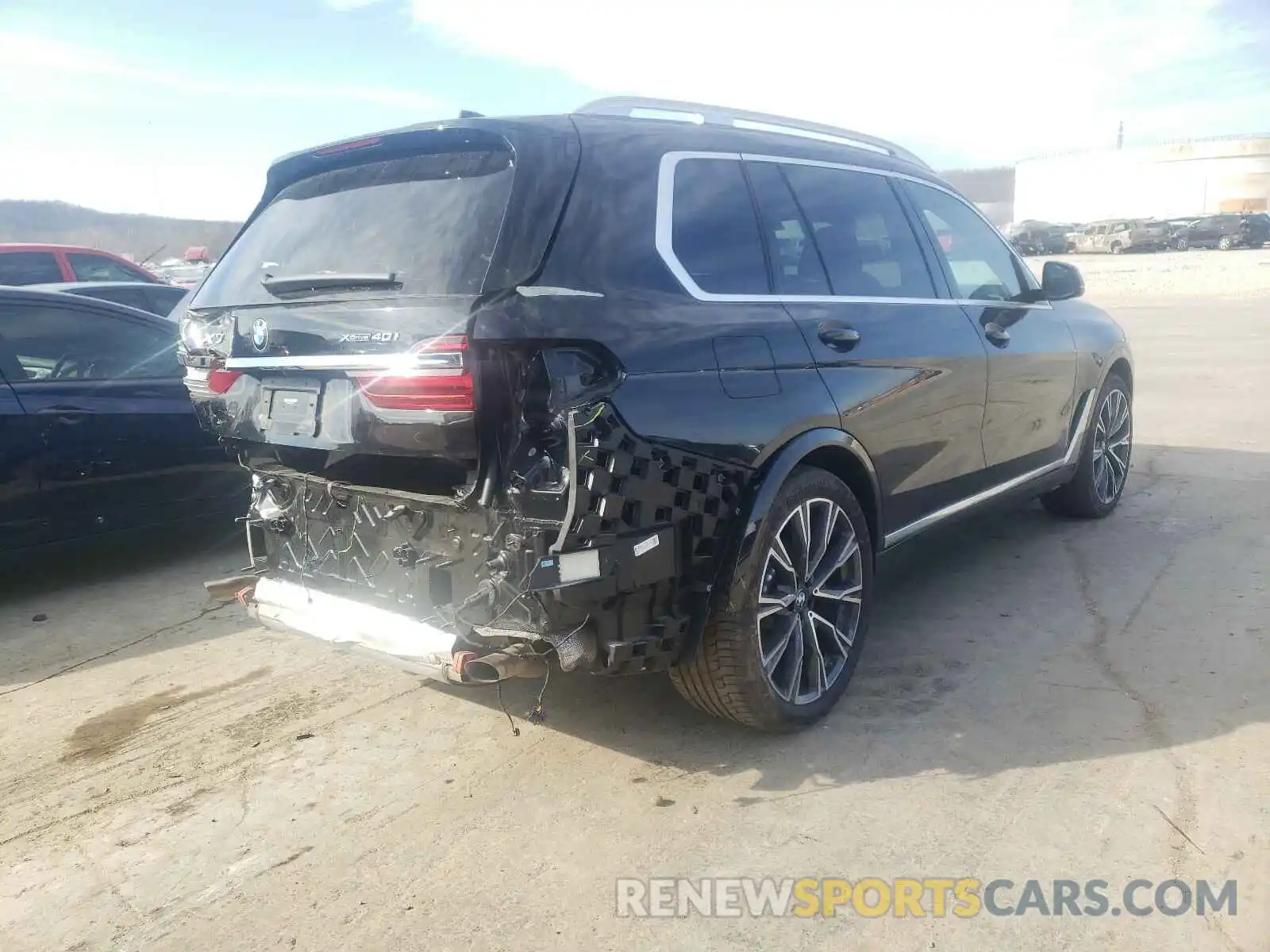 4 Photograph of a damaged car 5UXCW2C08L9C25058 BMW X7 2020