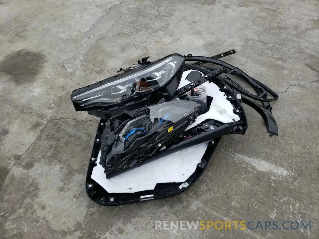 13 Photograph of a damaged car 5UXCW2C08L9C74860 BMW X7 2020