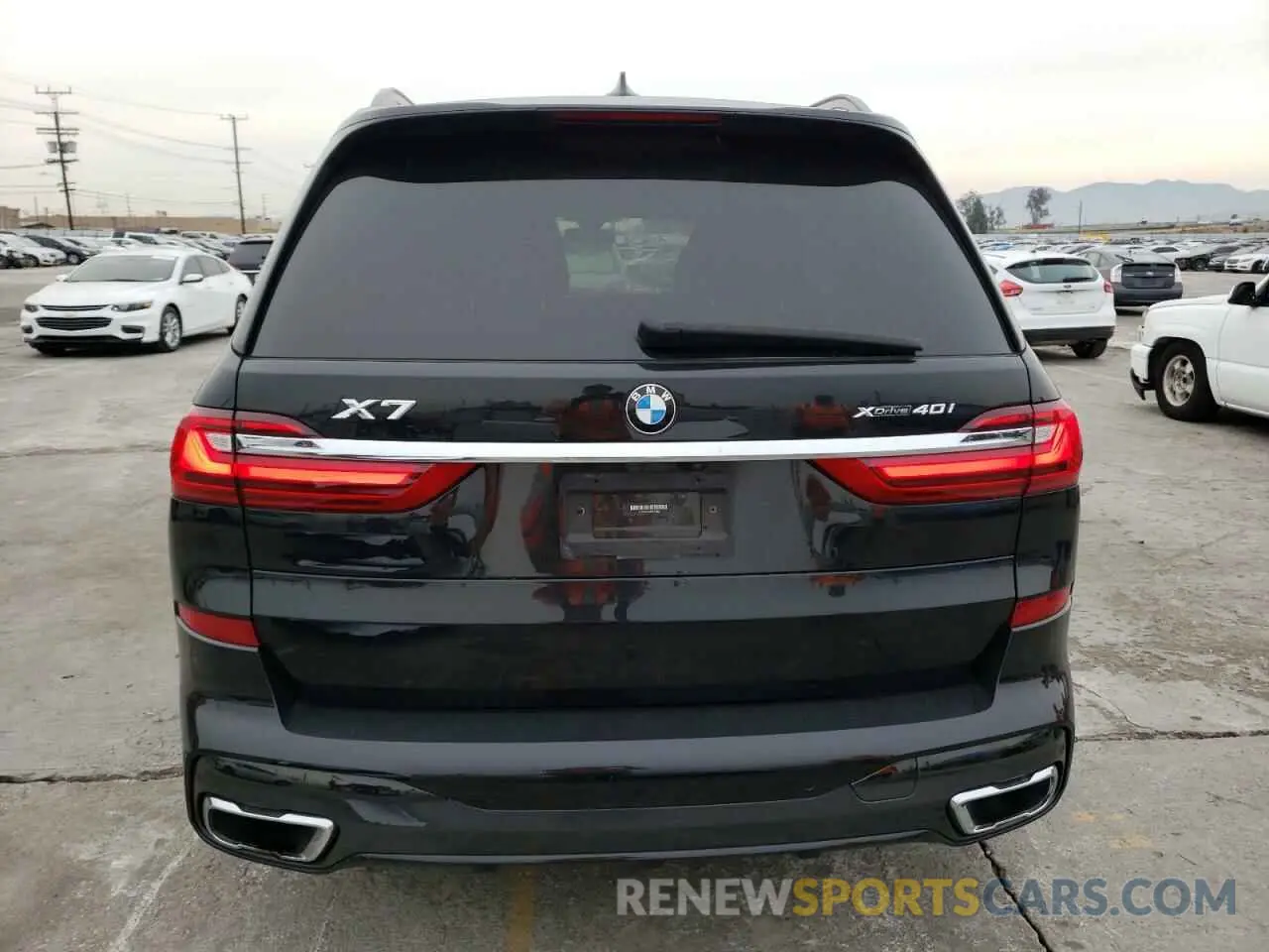 6 Photograph of a damaged car 5UXCW2C08L9C74860 BMW X7 2020