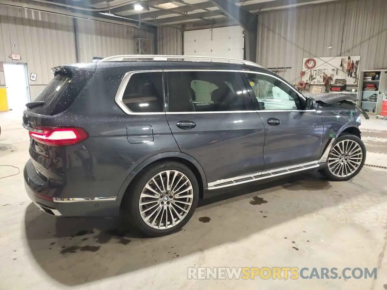 3 Photograph of a damaged car 5UXCW2C0XL9B15399 BMW X7 2020
