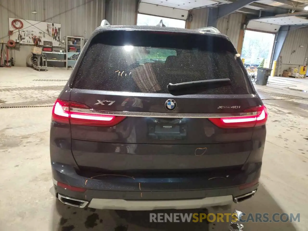 6 Photograph of a damaged car 5UXCW2C0XL9B15399 BMW X7 2020