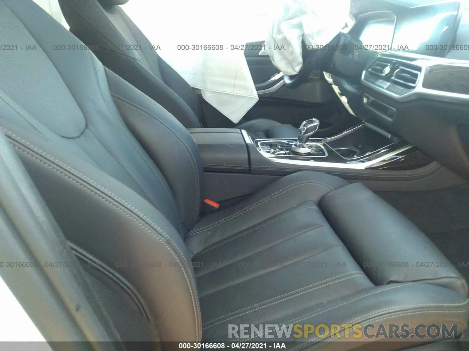 5 Photograph of a damaged car 5UXCW2C0XL9B45843 BMW X7 2020