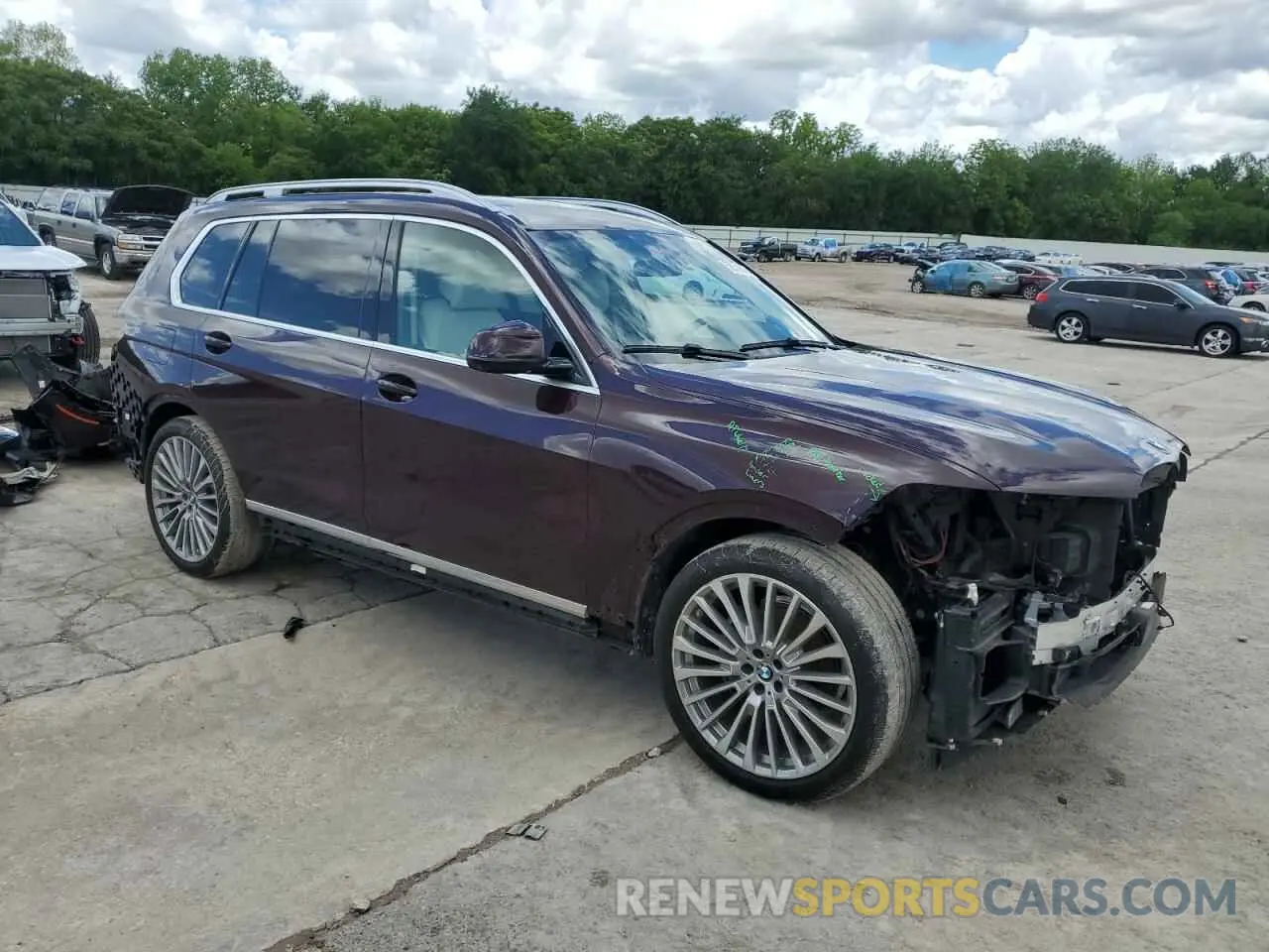 4 Photograph of a damaged car 5UXCW2C0XL9B72637 BMW X7 2020