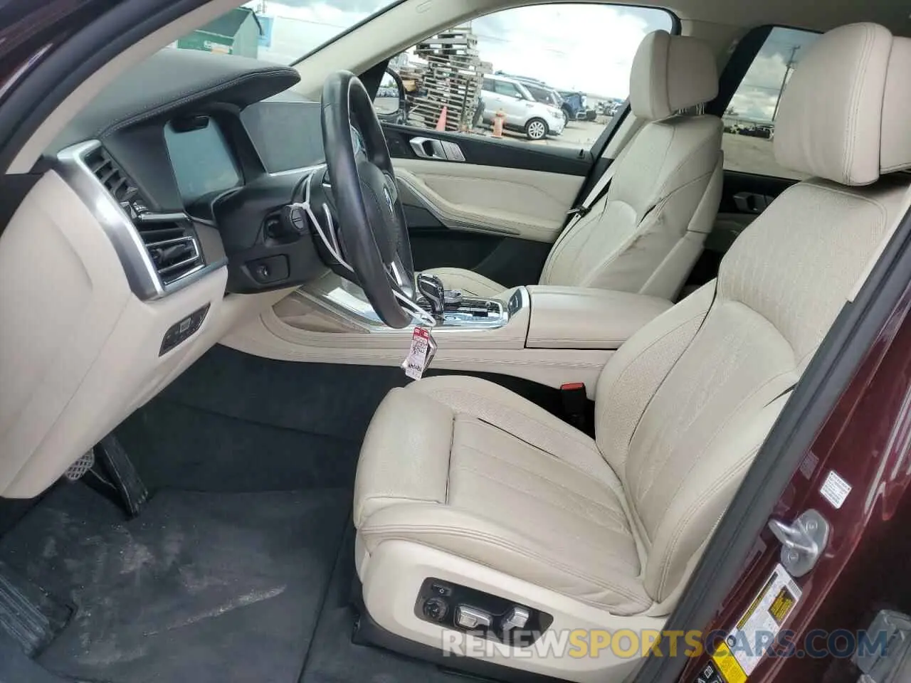 7 Photograph of a damaged car 5UXCW2C0XL9B72637 BMW X7 2020