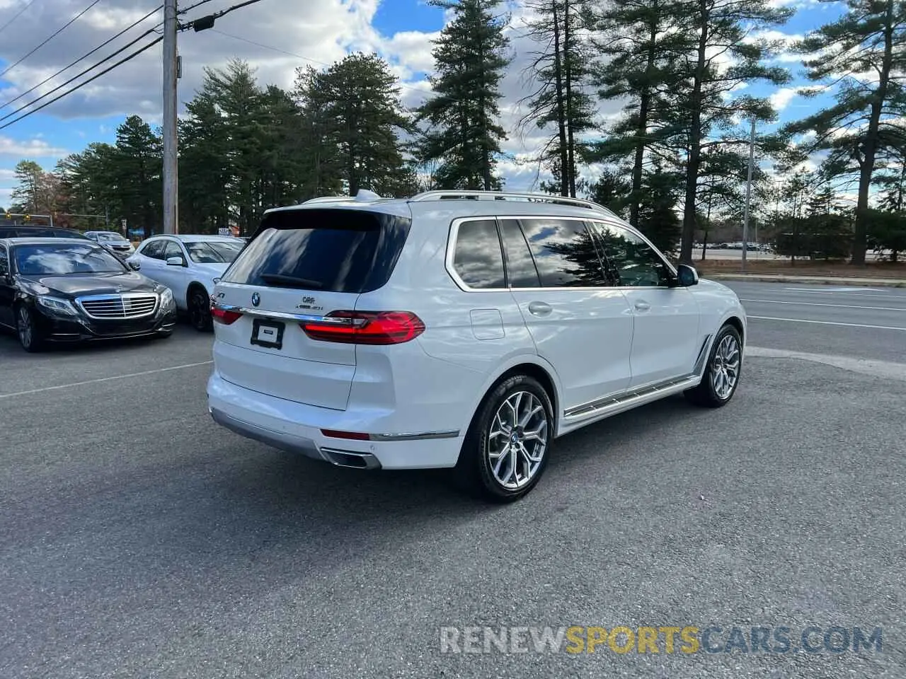 4 Photograph of a damaged car 5UXCW2C0XL9B89146 BMW X7 2020