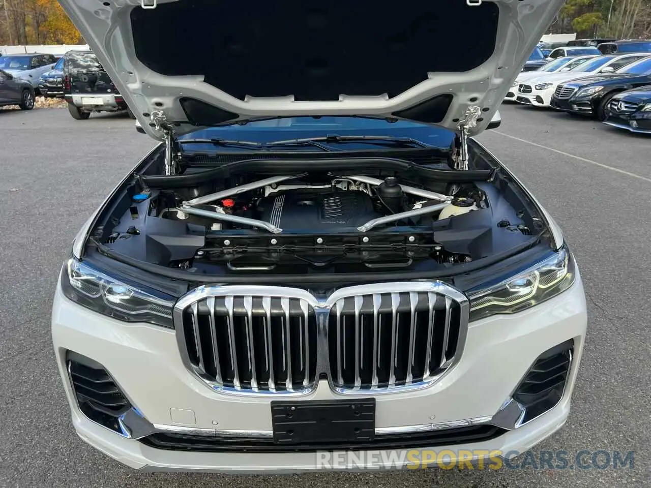 8 Photograph of a damaged car 5UXCW2C0XL9B89146 BMW X7 2020