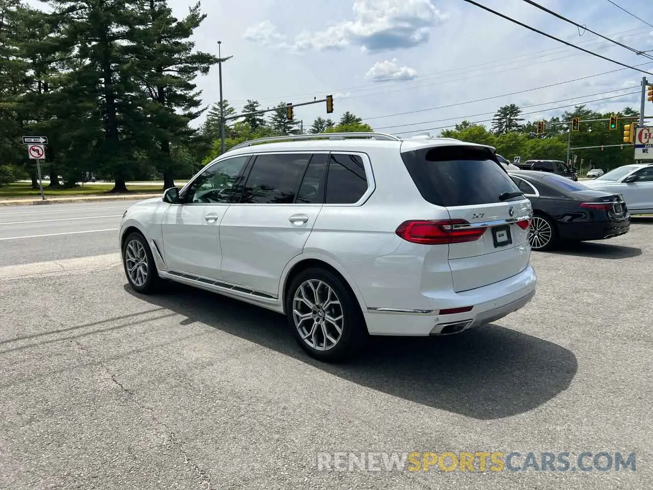 3 Photograph of a damaged car 5UXCW2C0XL9B92841 BMW X7 2020
