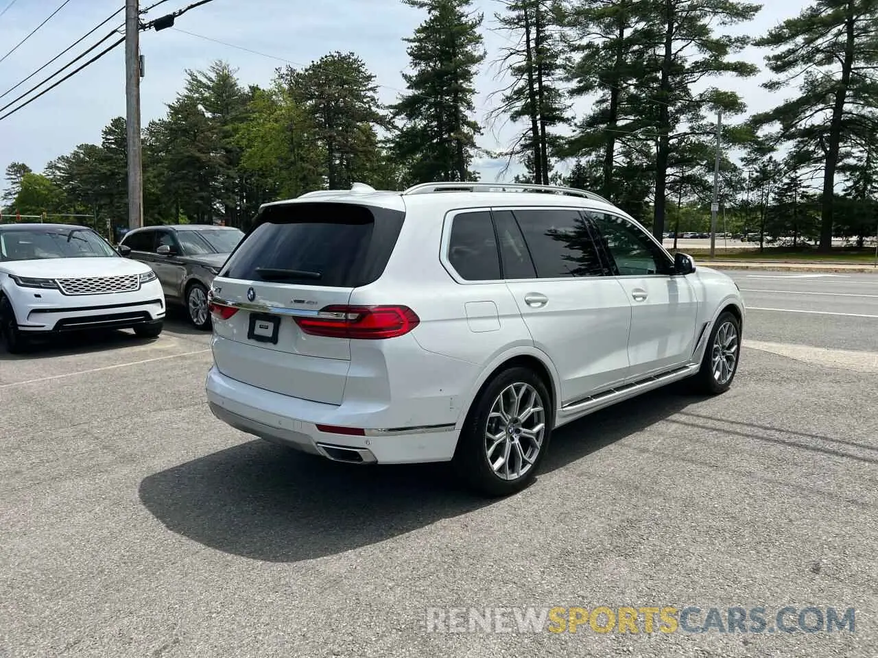 4 Photograph of a damaged car 5UXCW2C0XL9B92841 BMW X7 2020