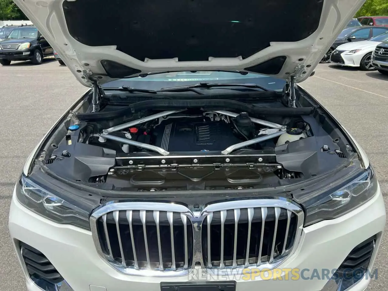 8 Photograph of a damaged car 5UXCW2C0XL9B92841 BMW X7 2020
