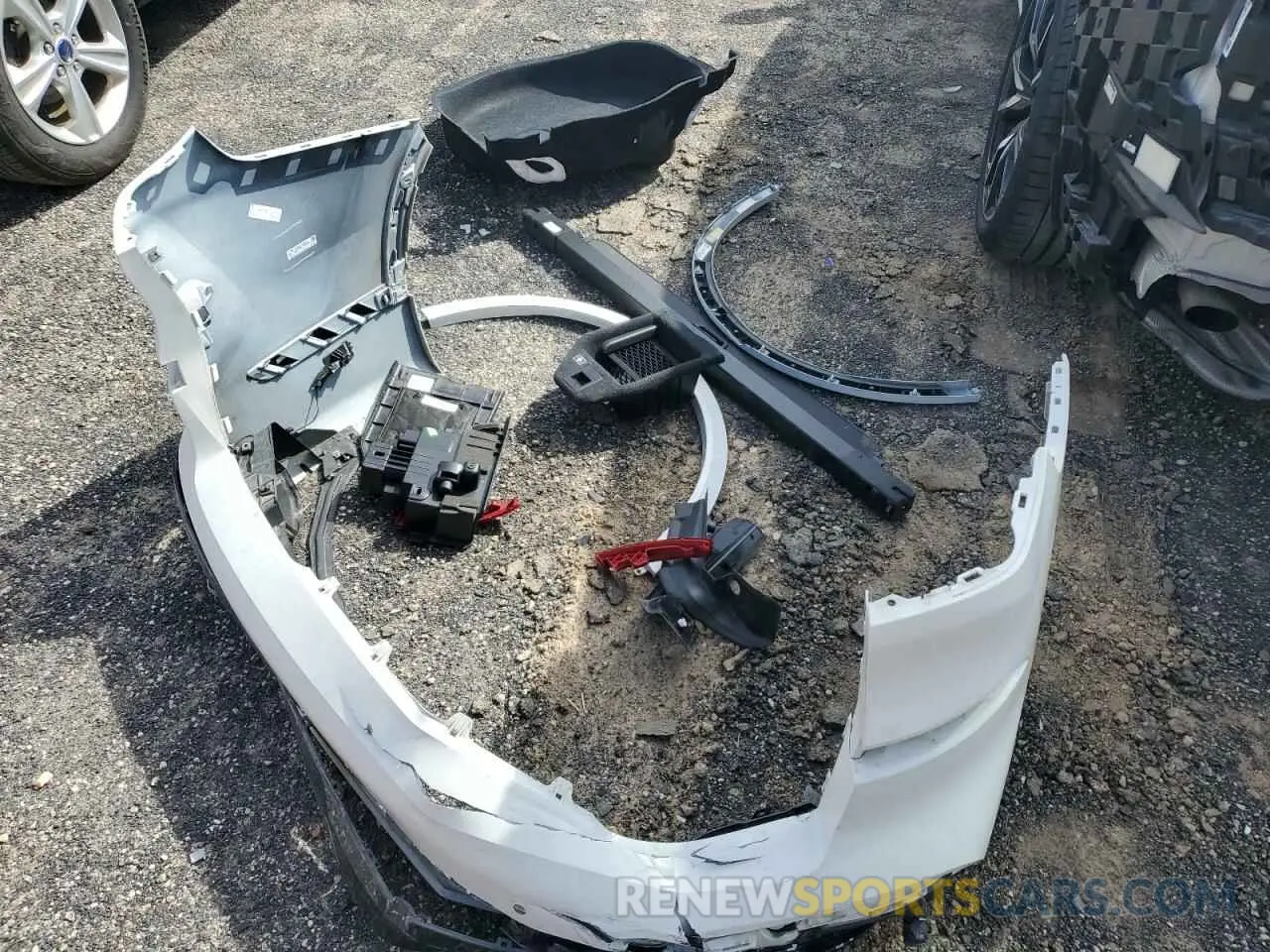 13 Photograph of a damaged car 5UXCW2C0XL9C22985 BMW X7 2020