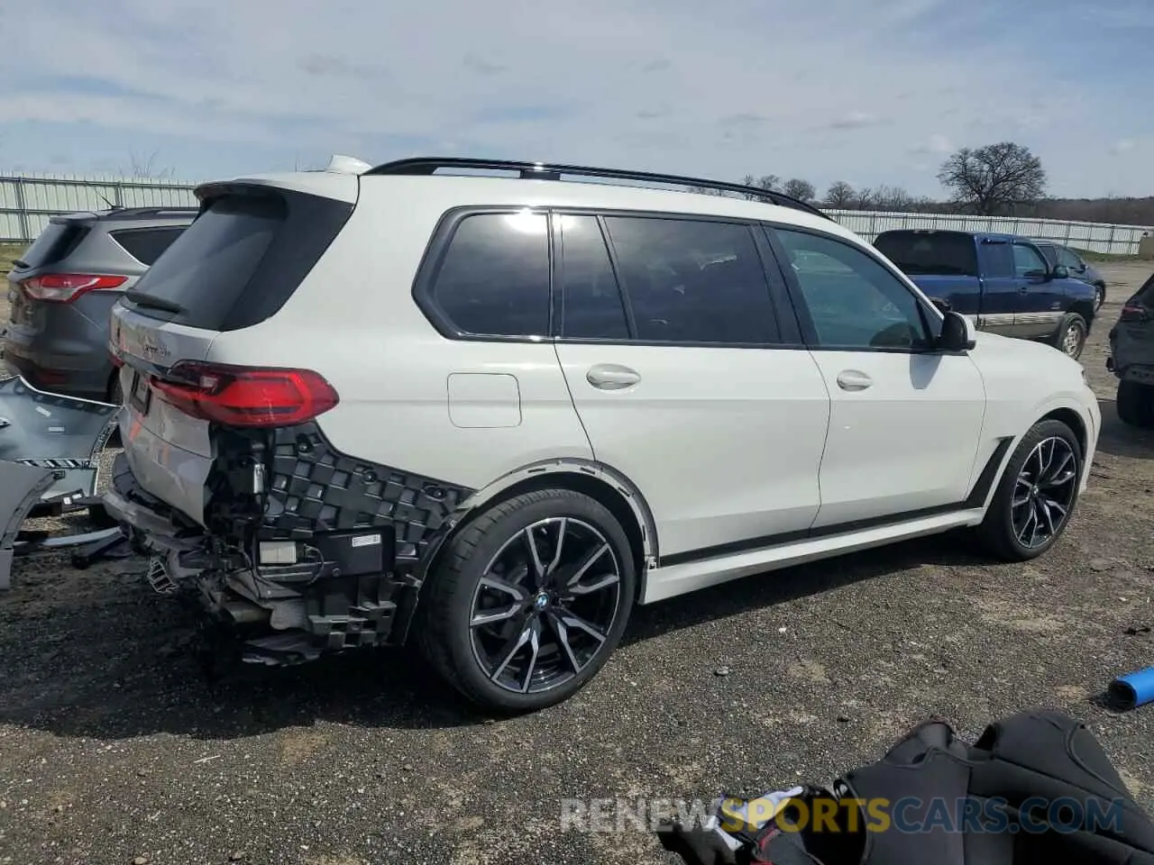 3 Photograph of a damaged car 5UXCW2C0XL9C22985 BMW X7 2020