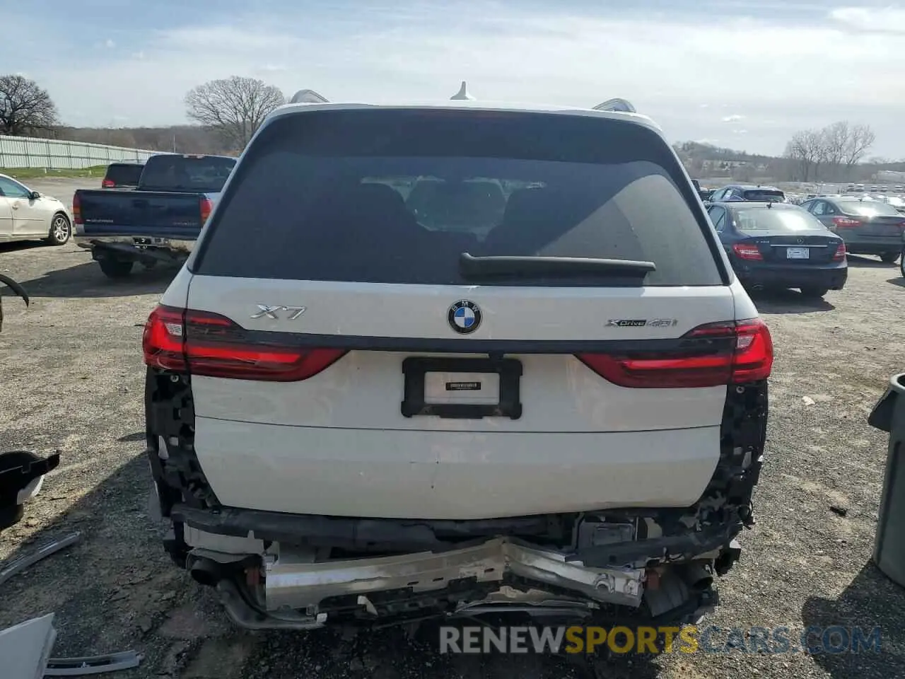 6 Photograph of a damaged car 5UXCW2C0XL9C22985 BMW X7 2020
