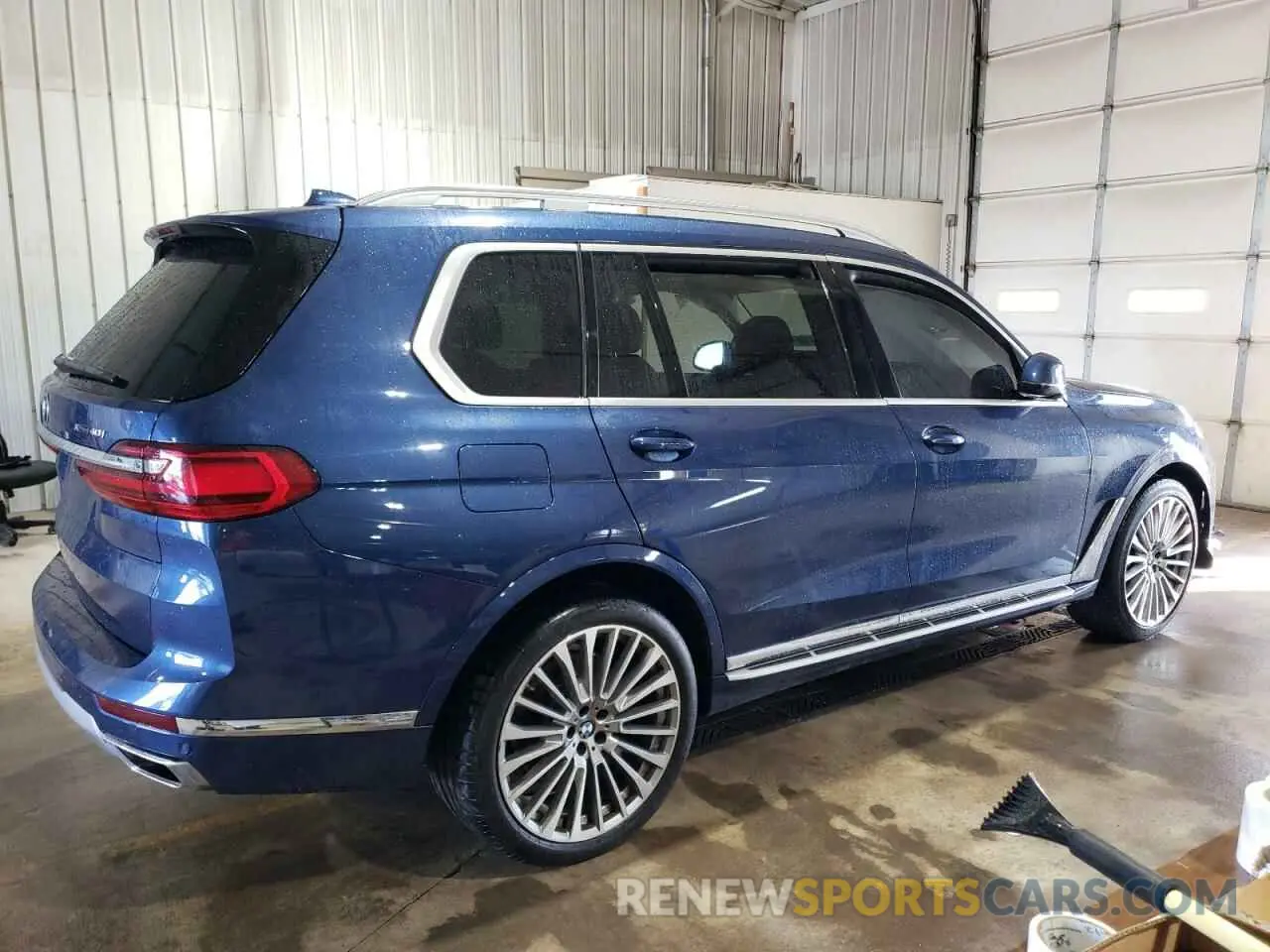 3 Photograph of a damaged car 5UXCW2C0XL9C33162 BMW X7 2020