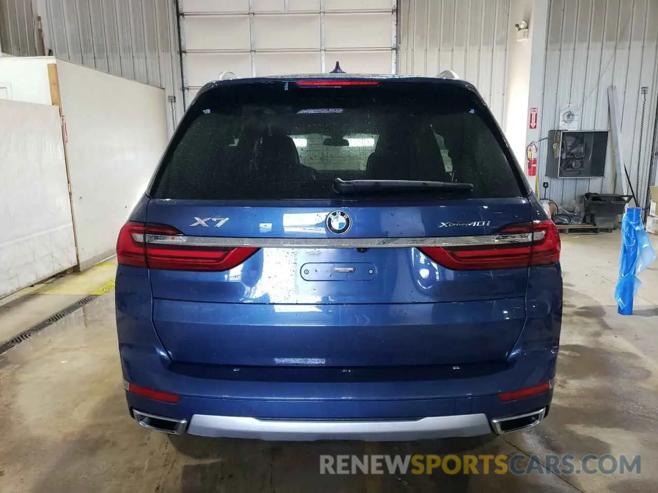 6 Photograph of a damaged car 5UXCW2C0XL9C33162 BMW X7 2020