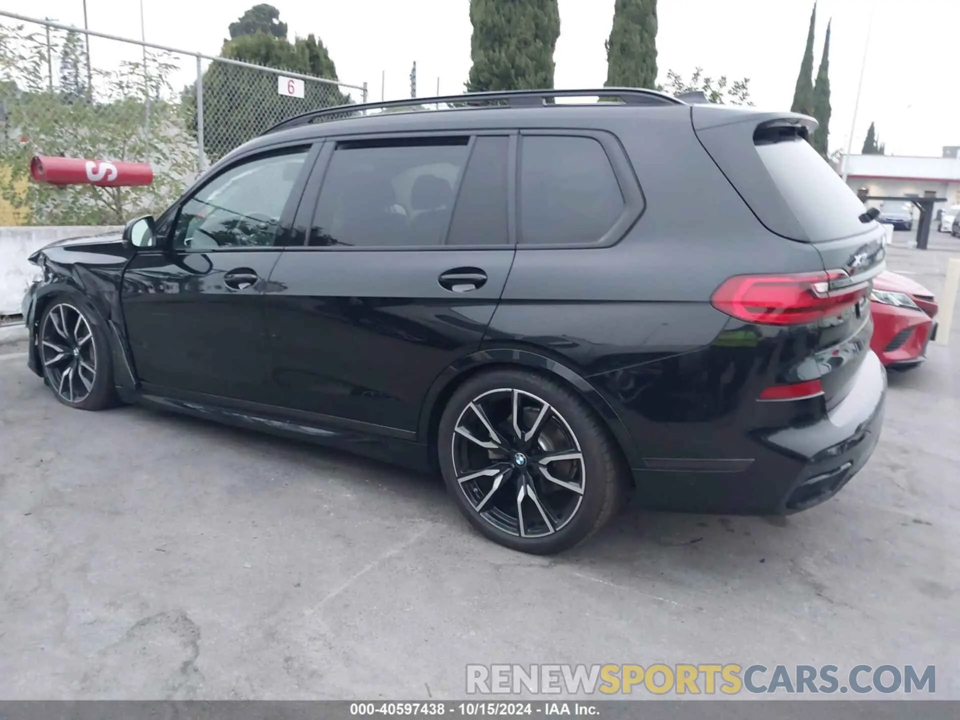 13 Photograph of a damaged car 5UXCW2C0XL9D43192 BMW X7 2020