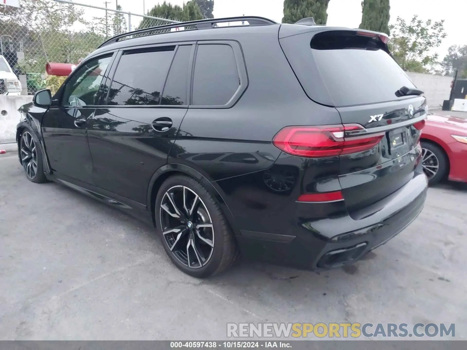 3 Photograph of a damaged car 5UXCW2C0XL9D43192 BMW X7 2020