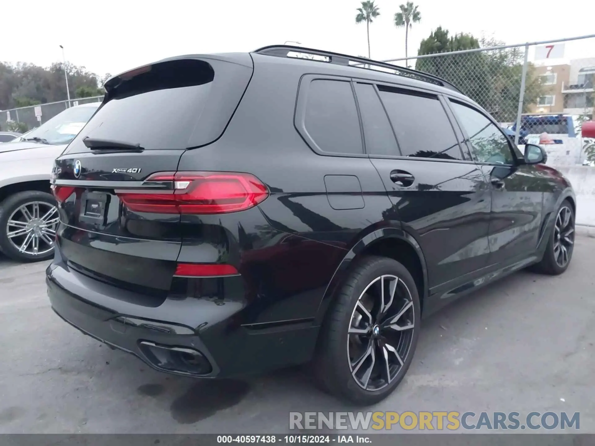 4 Photograph of a damaged car 5UXCW2C0XL9D43192 BMW X7 2020