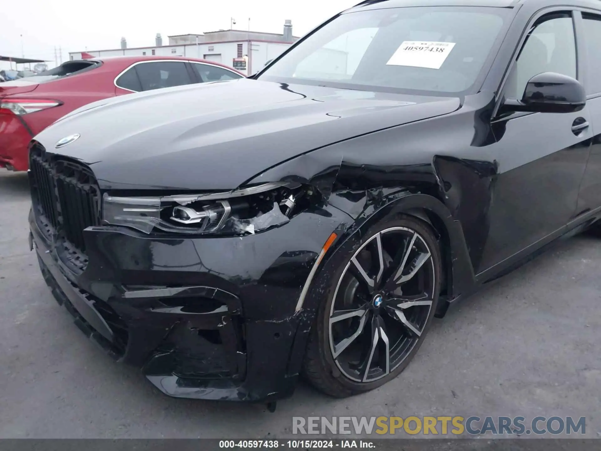 6 Photograph of a damaged car 5UXCW2C0XL9D43192 BMW X7 2020