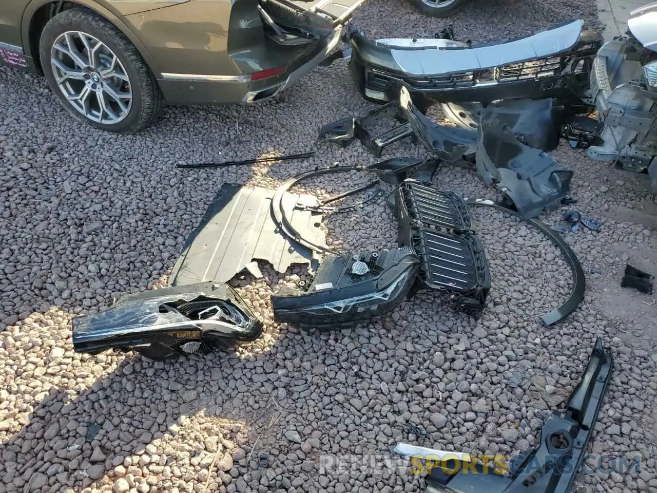 13 Photograph of a damaged car 5UXCX4C01LLS39389 BMW X7 2020