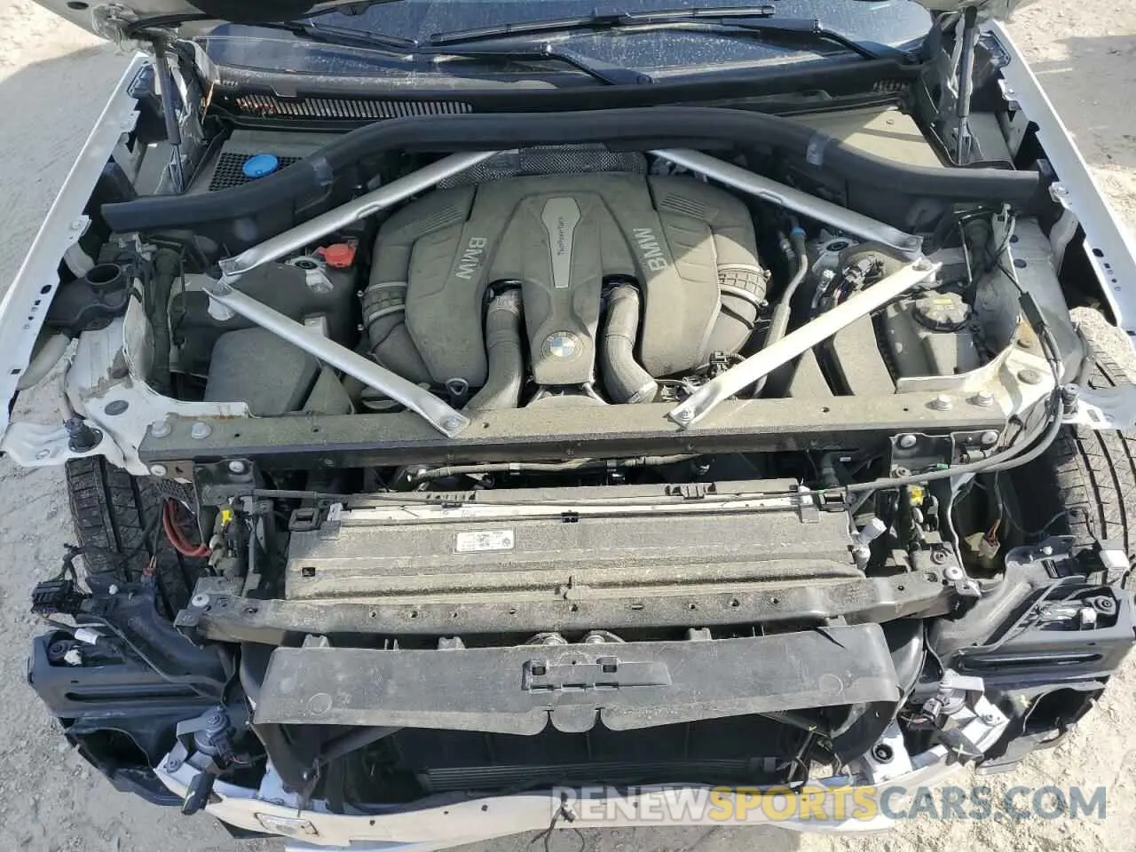 11 Photograph of a damaged car 5UXCX4C02LLS39370 BMW X7 2020