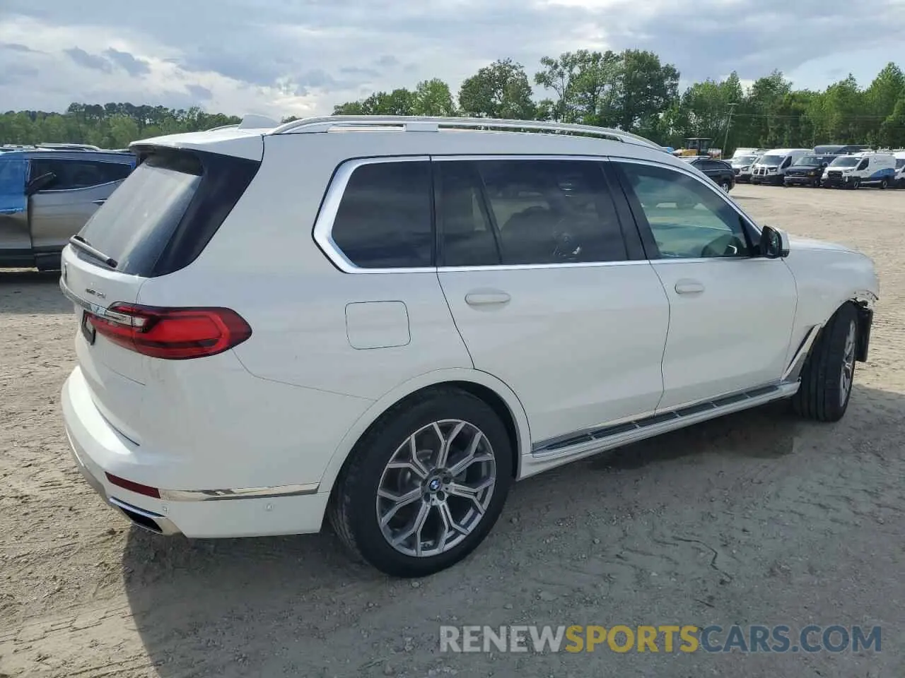 3 Photograph of a damaged car 5UXCX4C02LLS39370 BMW X7 2020