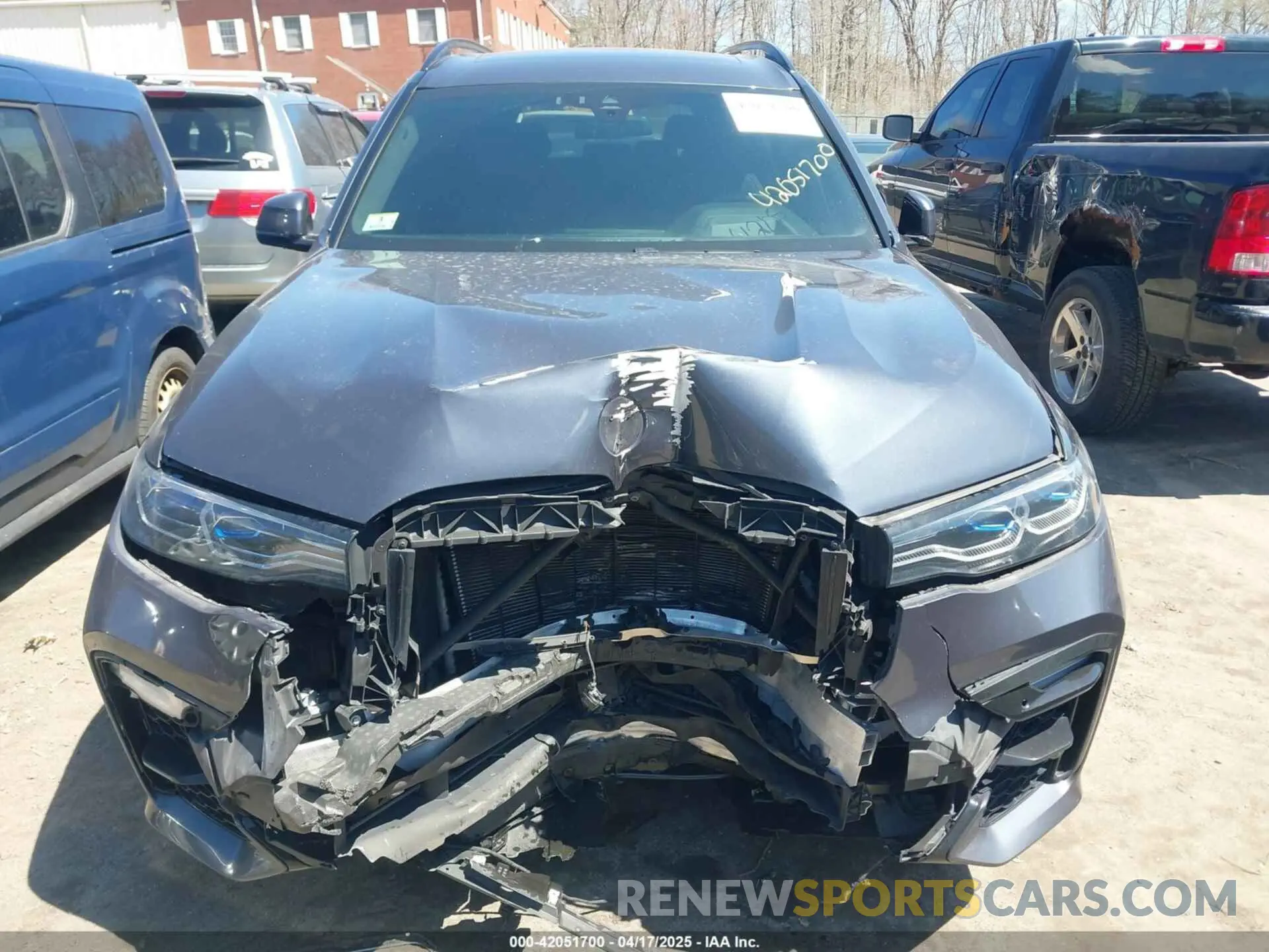 12 Photograph of a damaged car 5UXCX6C02L9B51785 BMW X7 2020