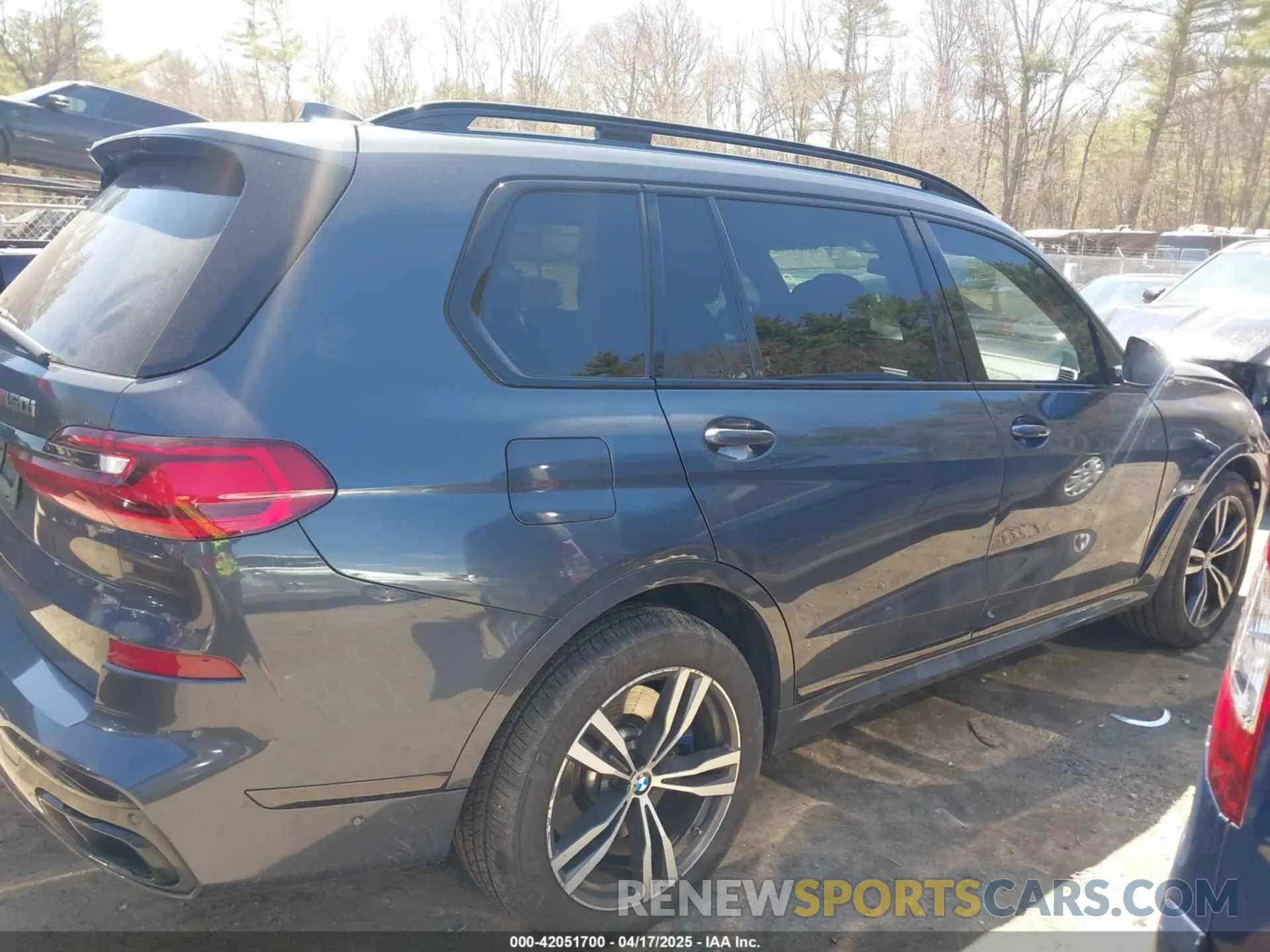 13 Photograph of a damaged car 5UXCX6C02L9B51785 BMW X7 2020
