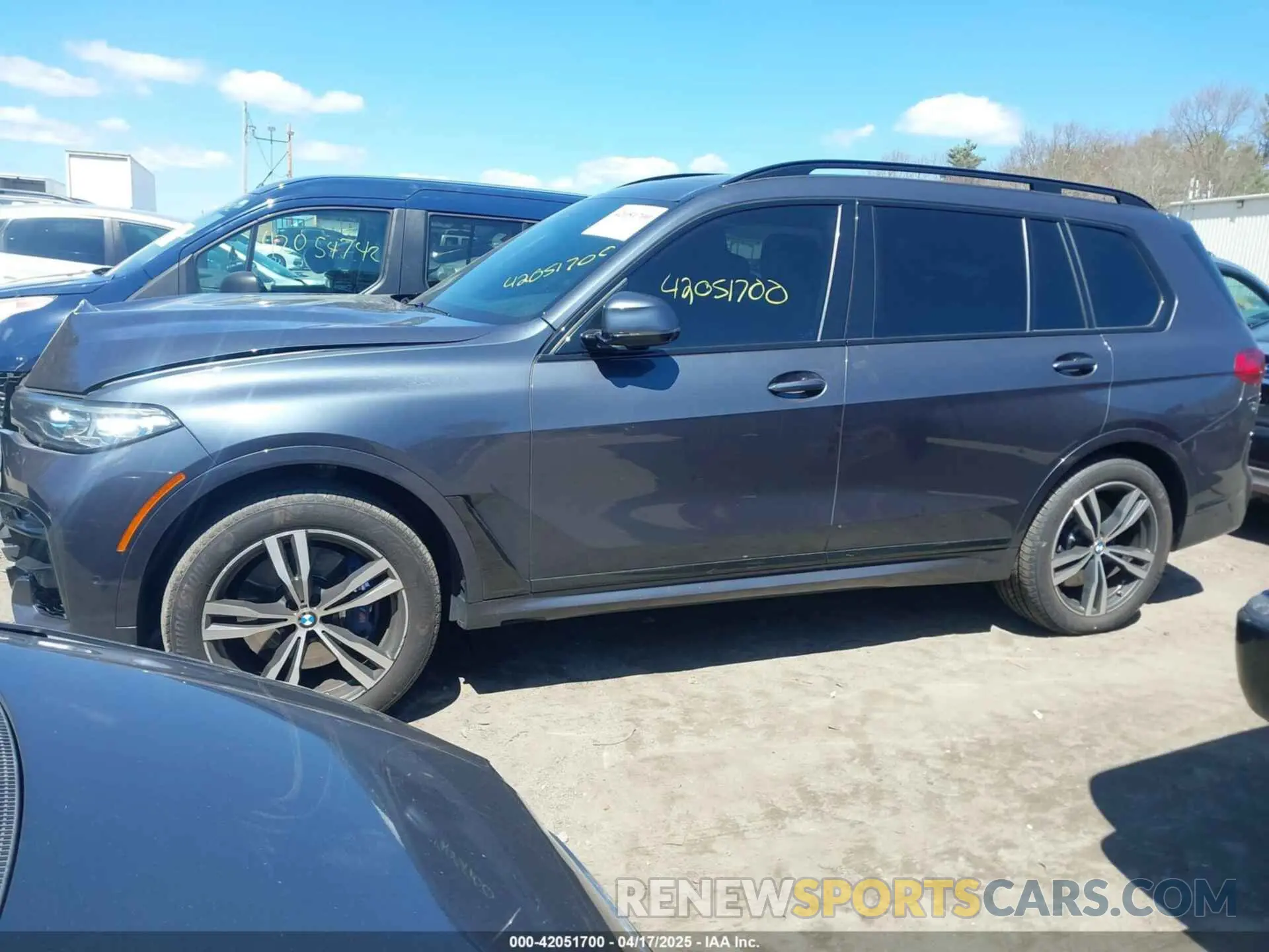 14 Photograph of a damaged car 5UXCX6C02L9B51785 BMW X7 2020