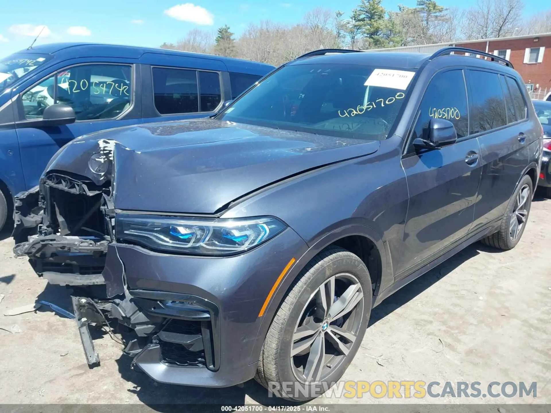 2 Photograph of a damaged car 5UXCX6C02L9B51785 BMW X7 2020