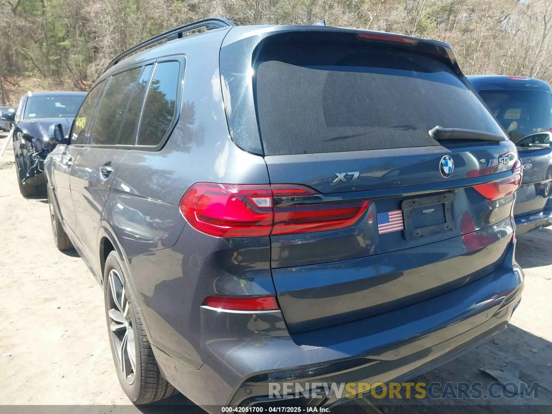 3 Photograph of a damaged car 5UXCX6C02L9B51785 BMW X7 2020