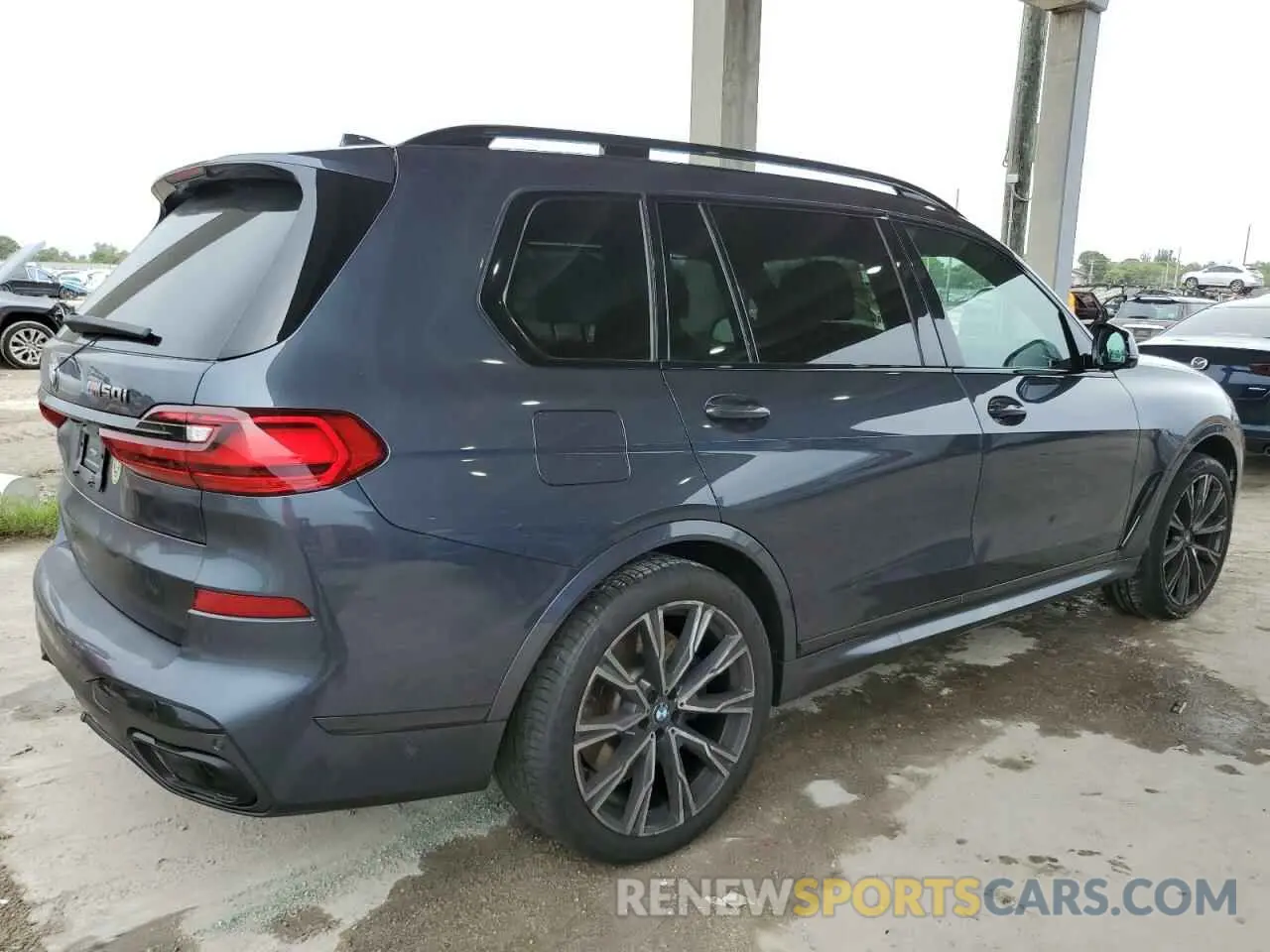 3 Photograph of a damaged car 5UXCX6C05LLE35480 BMW X7 2020