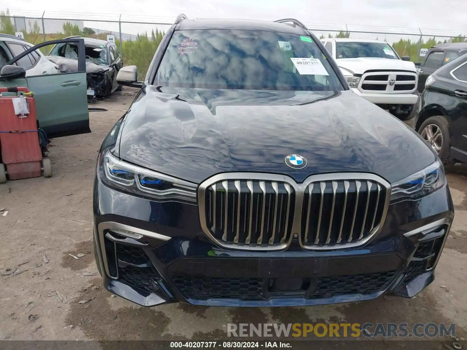 13 Photograph of a damaged car 5UXCX6C0XL9B83397 BMW X7 2020