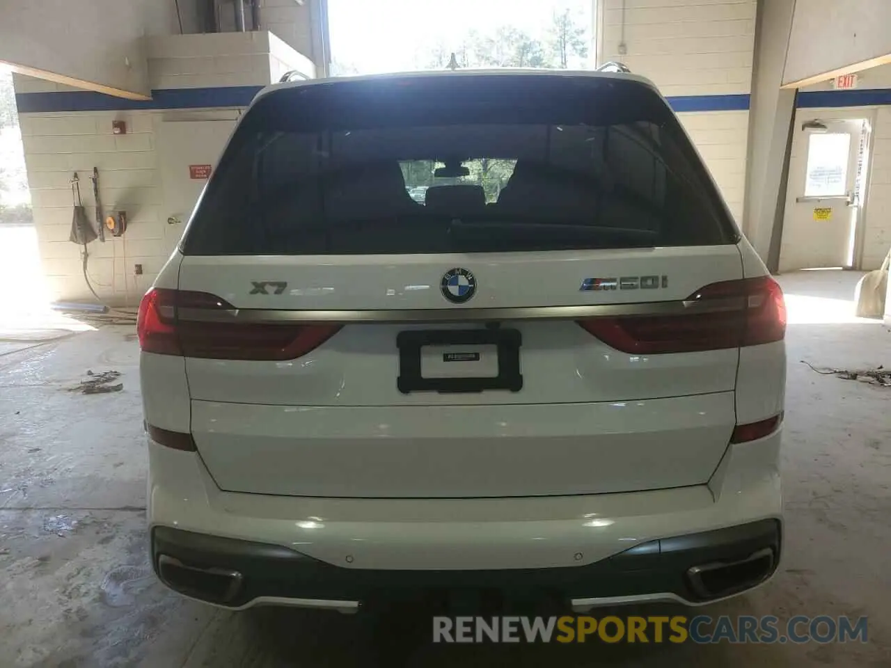 6 Photograph of a damaged car 5UXCX6C0XL9C29651 BMW X7 2020