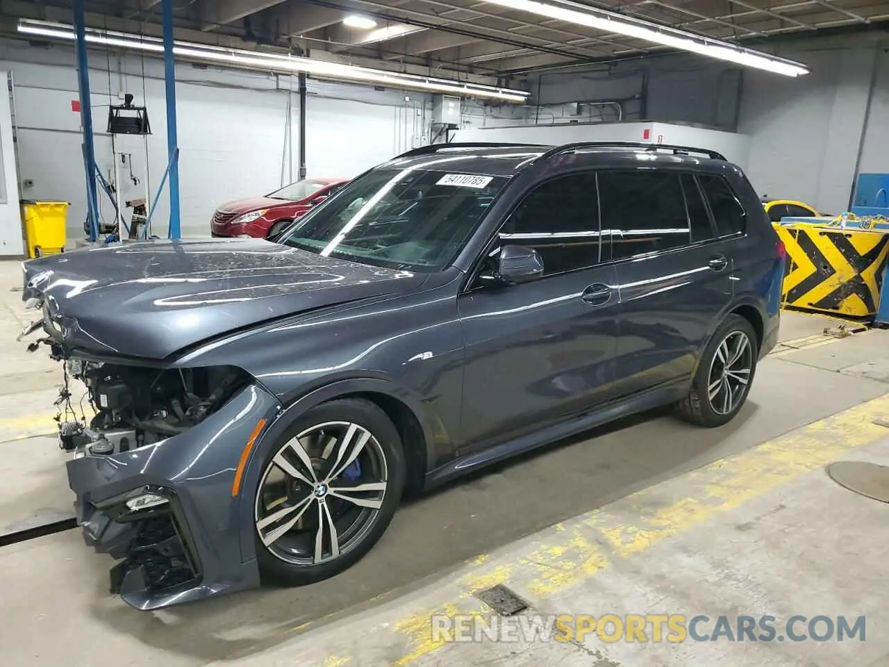 1 Photograph of a damaged car 5UXCX6C0XL9C50080 BMW X7 2020