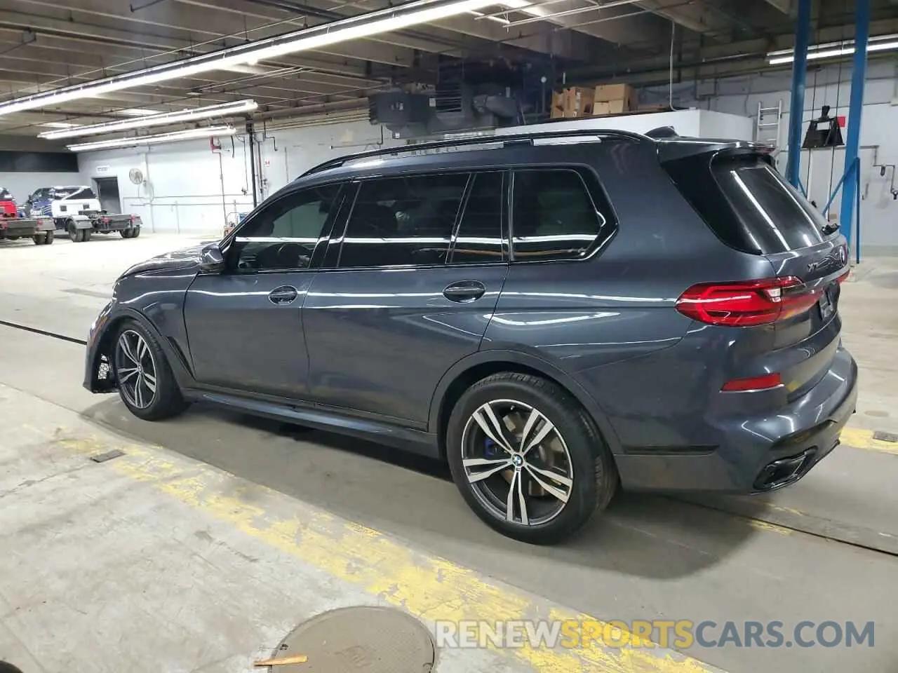 2 Photograph of a damaged car 5UXCX6C0XL9C50080 BMW X7 2020