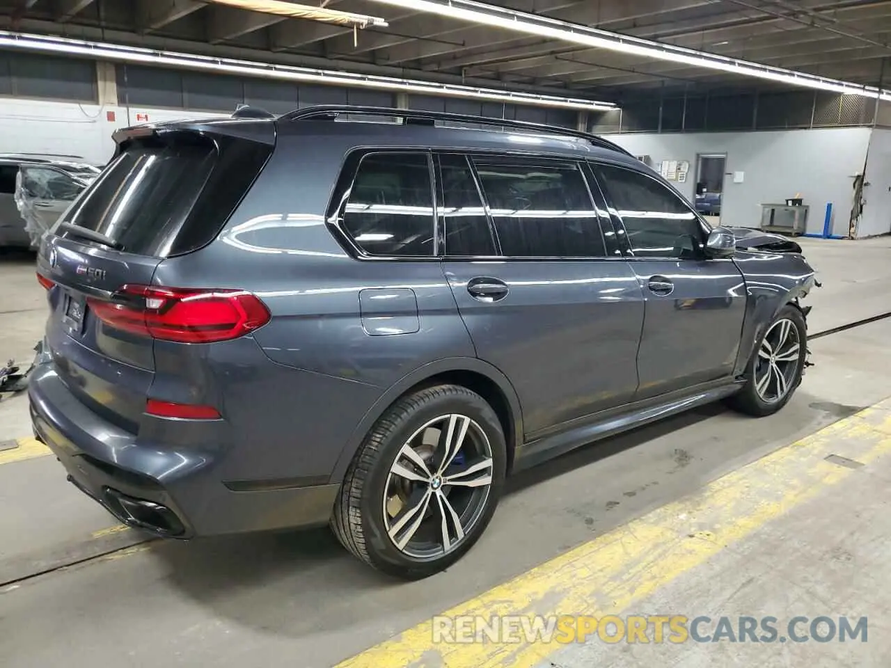 3 Photograph of a damaged car 5UXCX6C0XL9C50080 BMW X7 2020