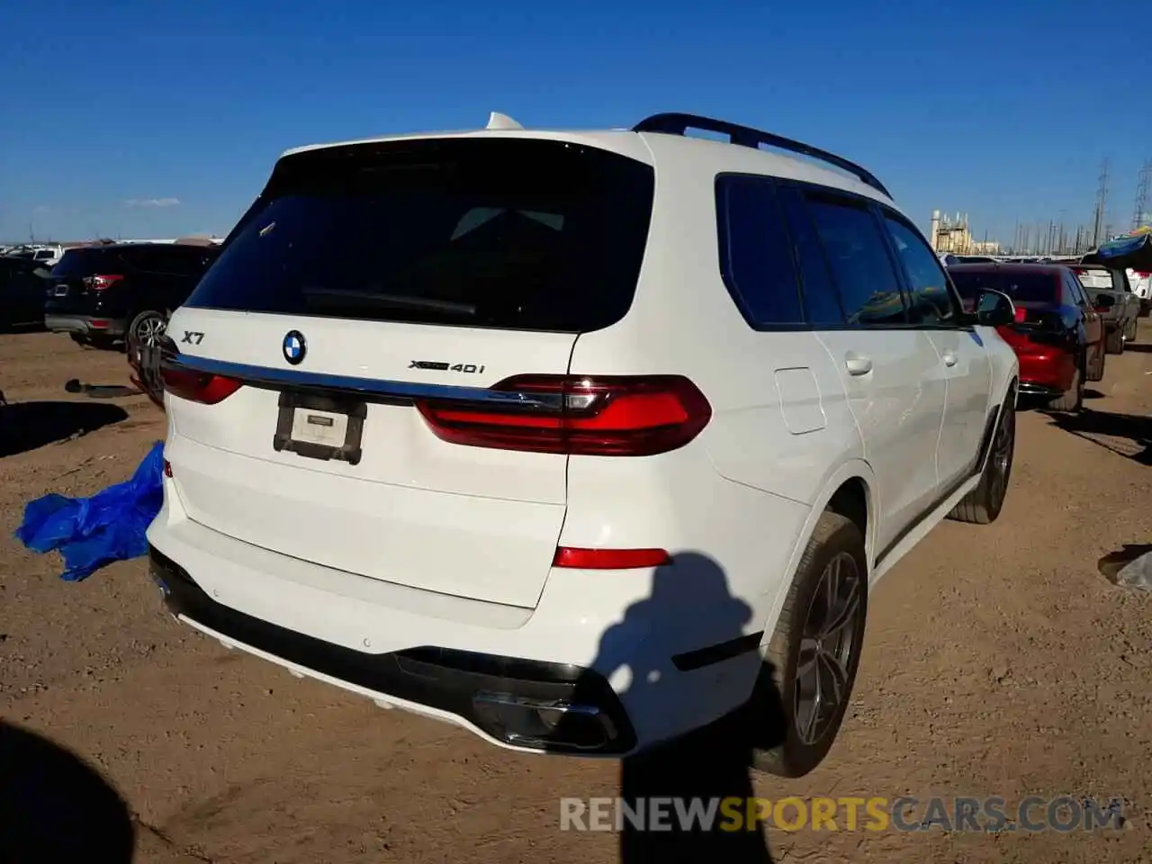 4 Photograph of a damaged car 5UXCW2C00M9E04082 BMW X7 2021