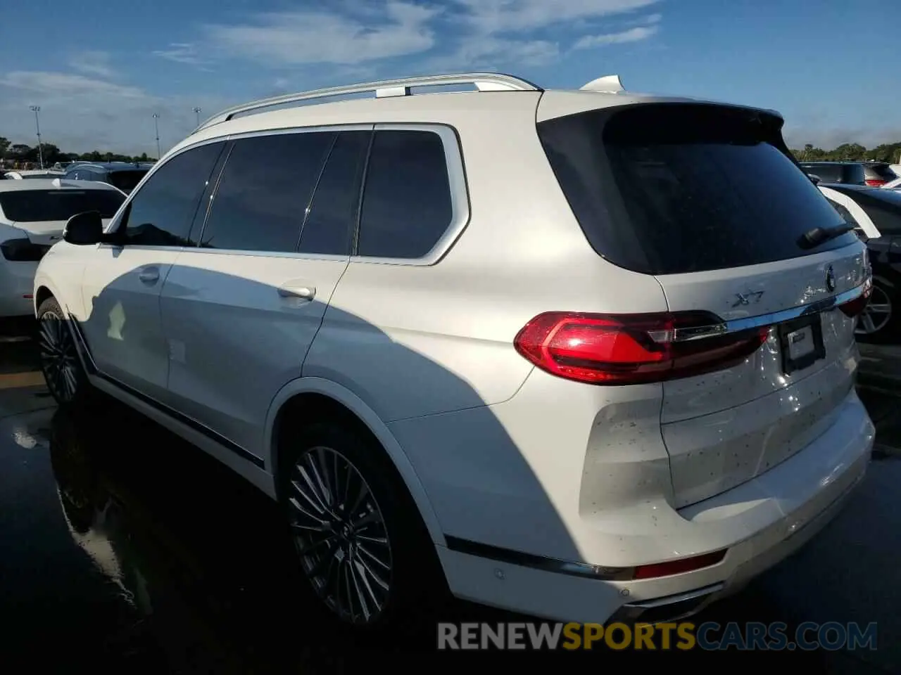 2 Photograph of a damaged car 5UXCW2C00M9E40192 BMW X7 2021