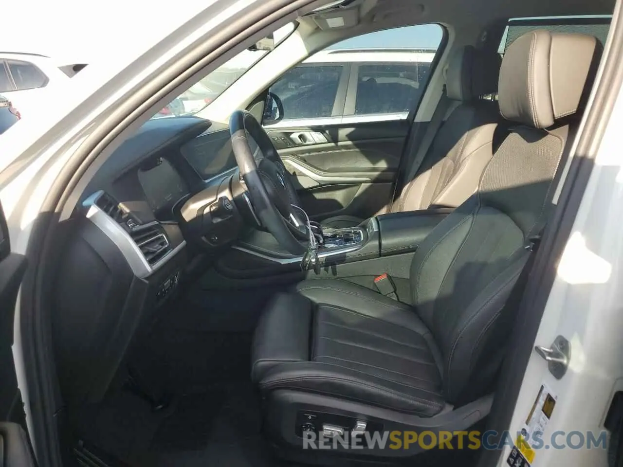 7 Photograph of a damaged car 5UXCW2C00M9E40192 BMW X7 2021