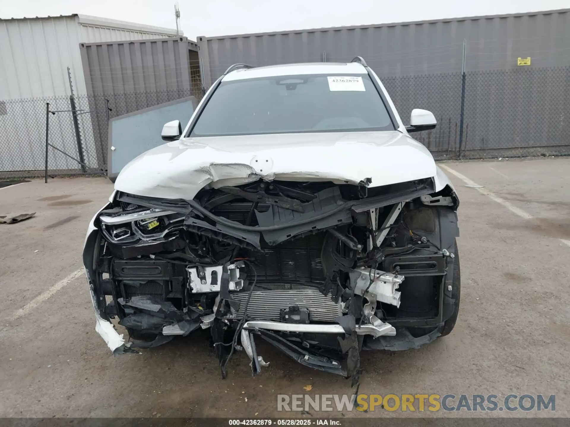 13 Photograph of a damaged car 5UXCW2C00M9E49863 BMW X7 2021