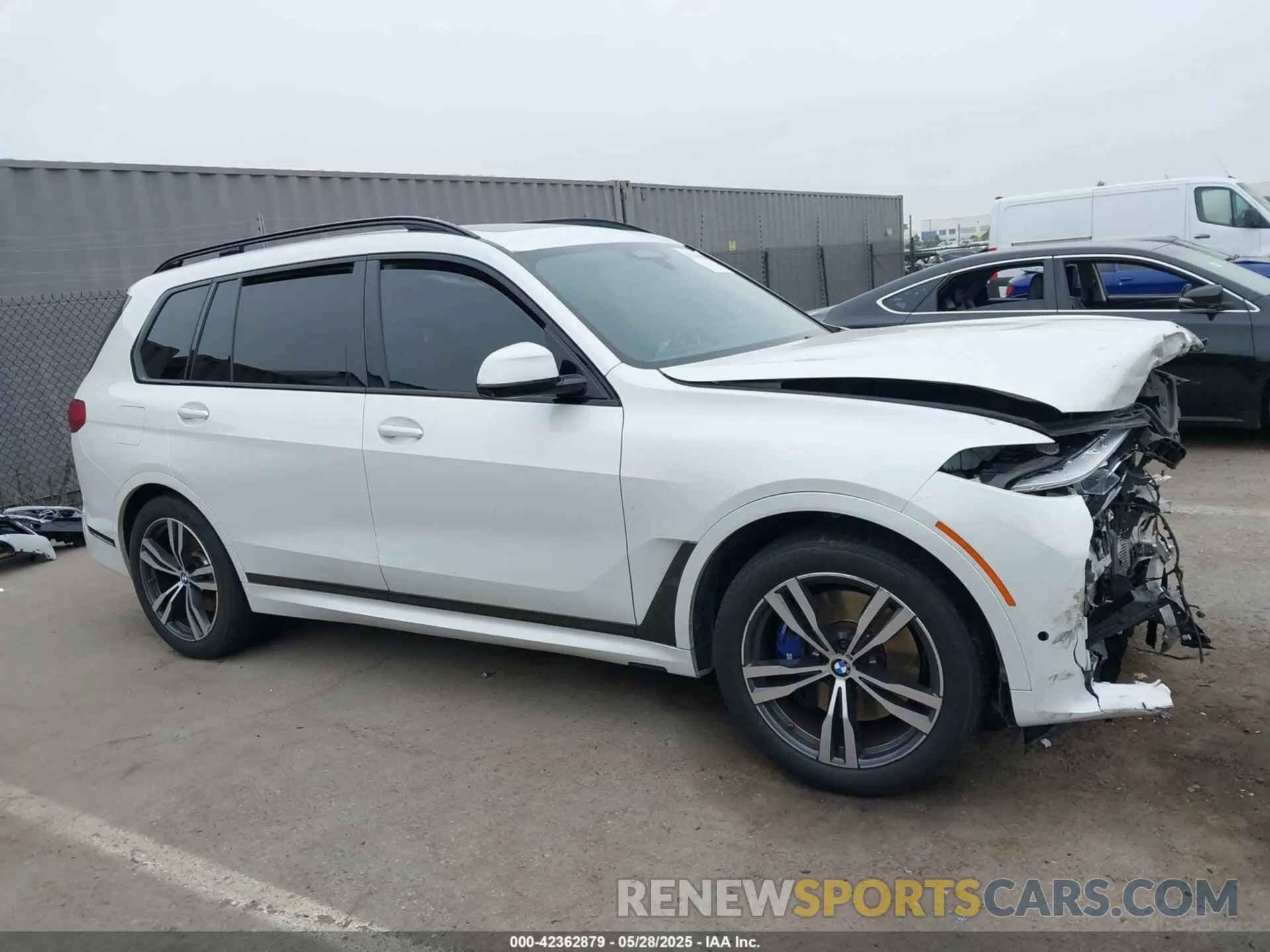 14 Photograph of a damaged car 5UXCW2C00M9E49863 BMW X7 2021
