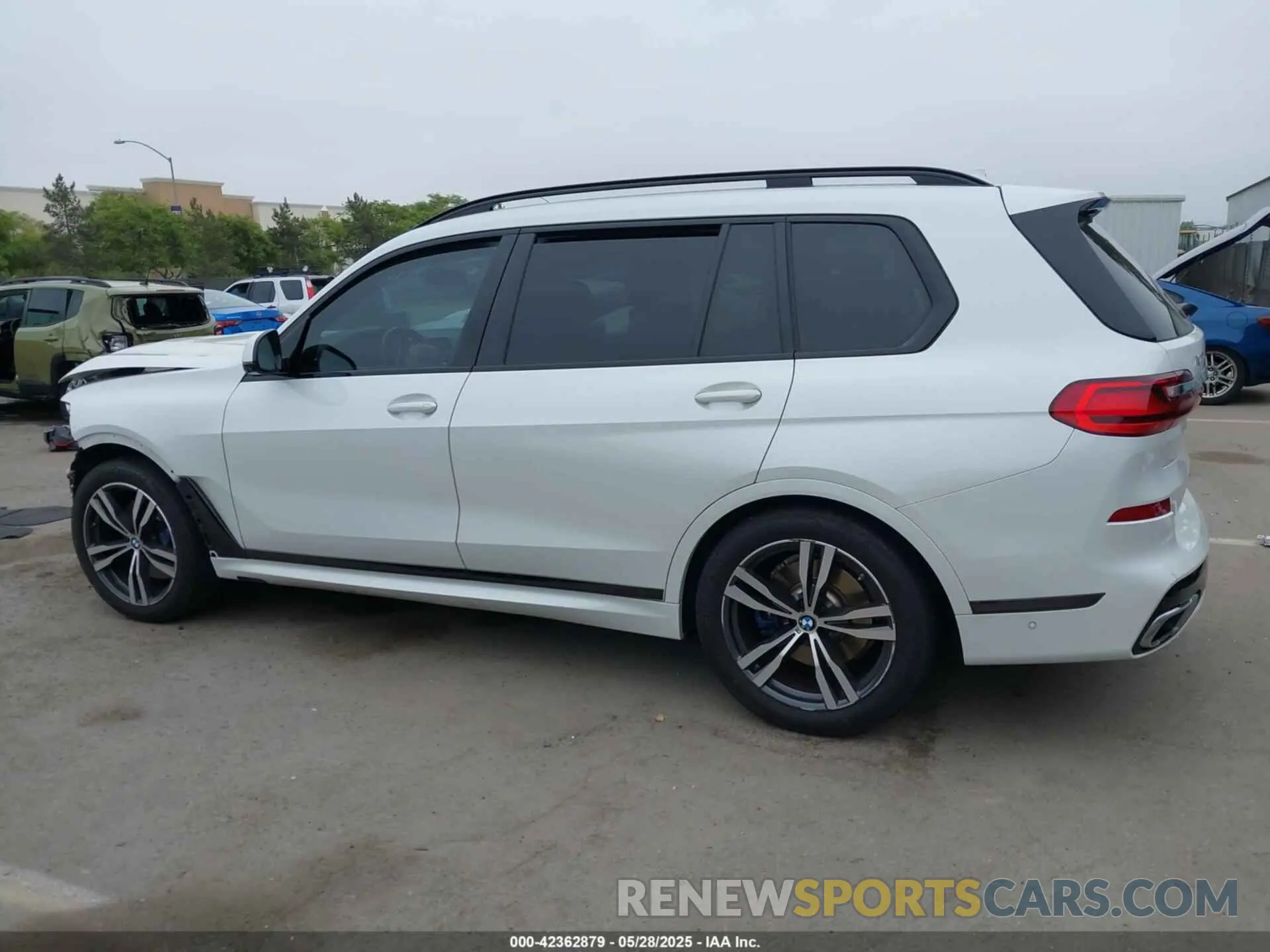 15 Photograph of a damaged car 5UXCW2C00M9E49863 BMW X7 2021