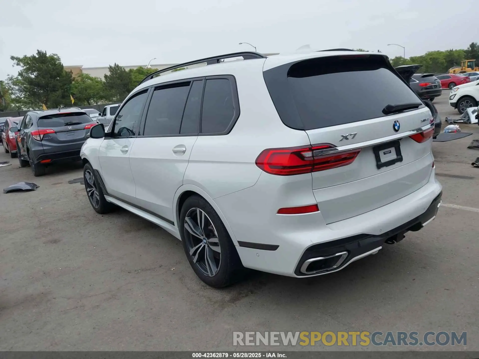 3 Photograph of a damaged car 5UXCW2C00M9E49863 BMW X7 2021