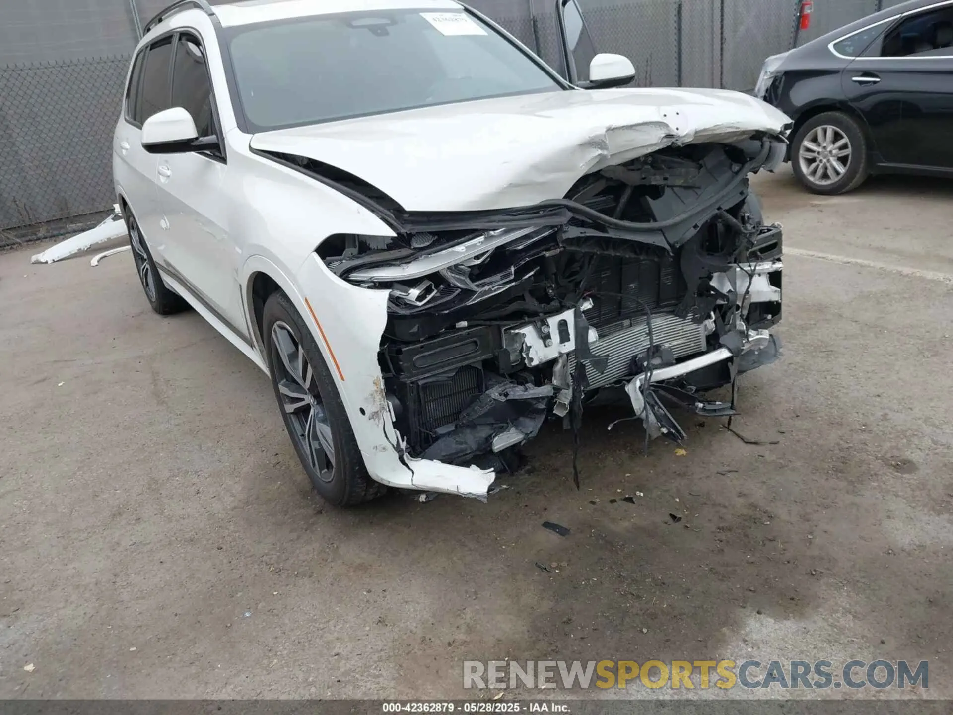 6 Photograph of a damaged car 5UXCW2C00M9E49863 BMW X7 2021